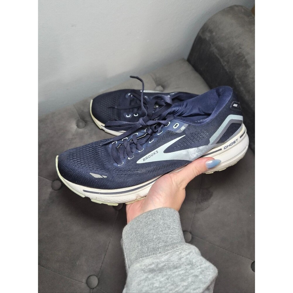 Brooks Ghost Women’s Running Shoes 9 Navy and White